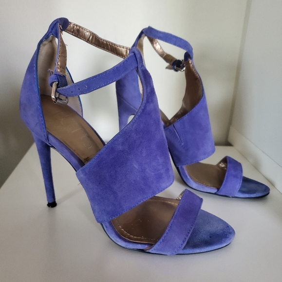 Bcbg size 7.5 Sapphire heels - Picture 3 of 7